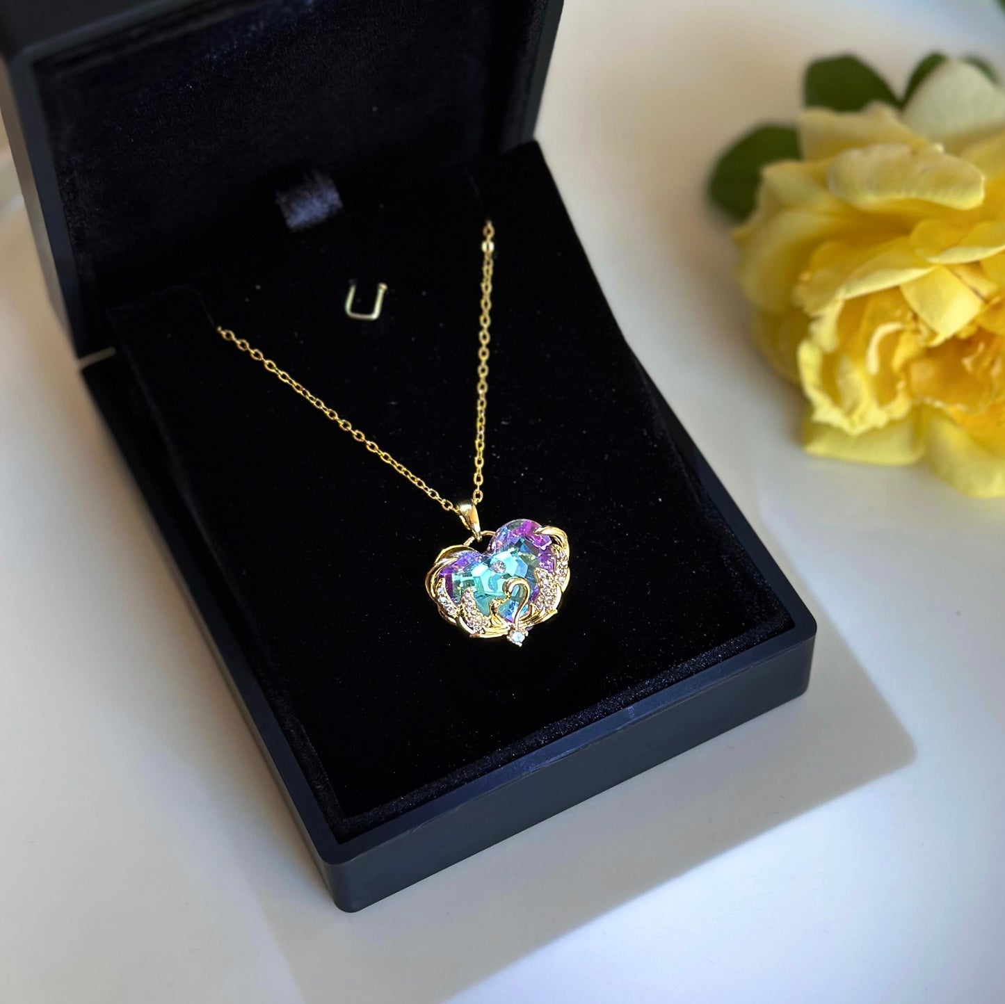 Zirkon Taşlı Kalp Kolye