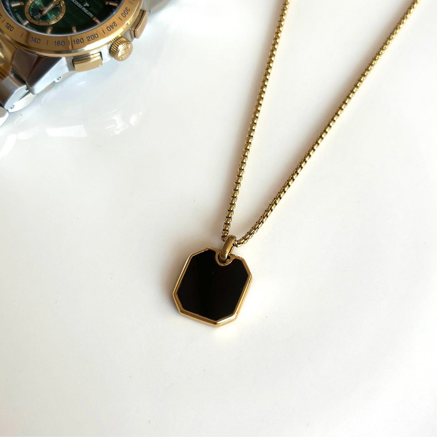 Siyah Gold Plaka Kolye