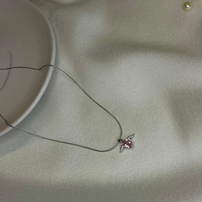 Pembe Taşlı Kalp Kanat Kolye