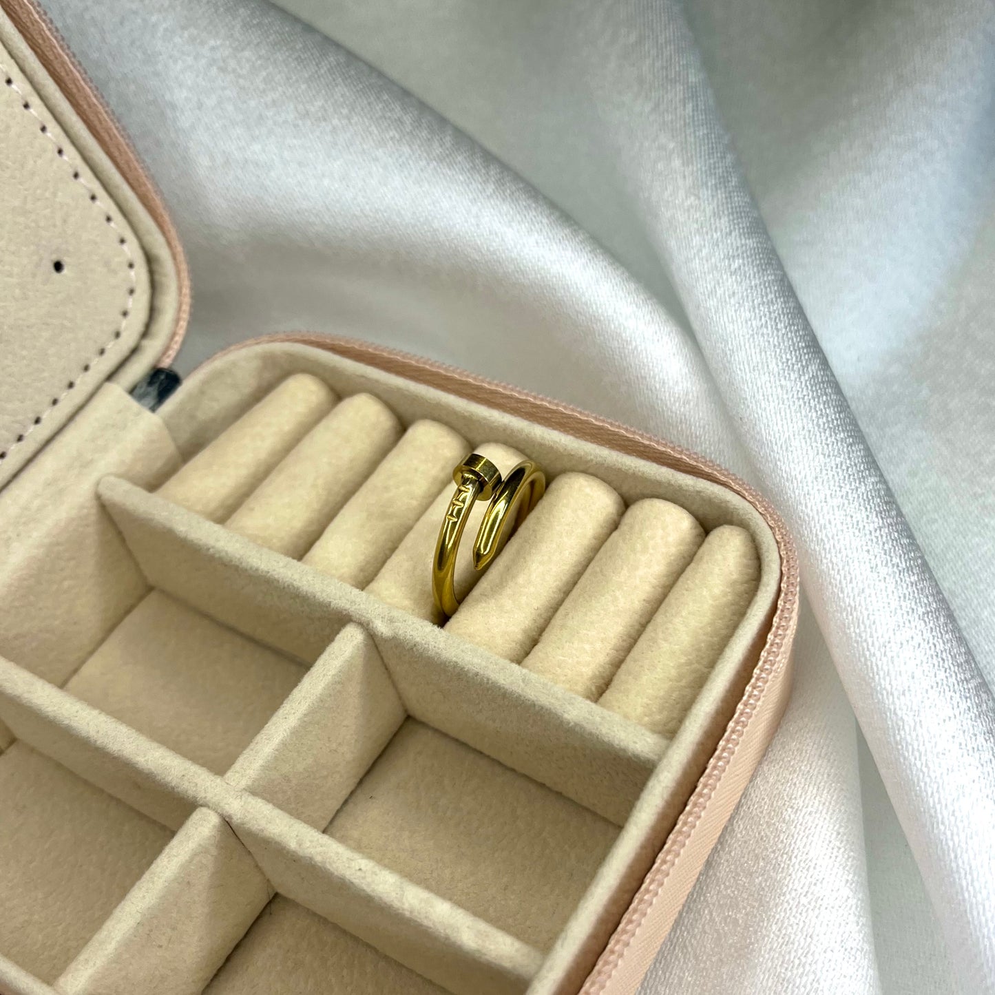 Cartier Çivi Yüzük