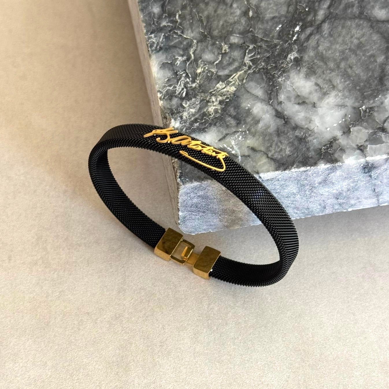 Atatürk İmzalı Bileklik Siyah