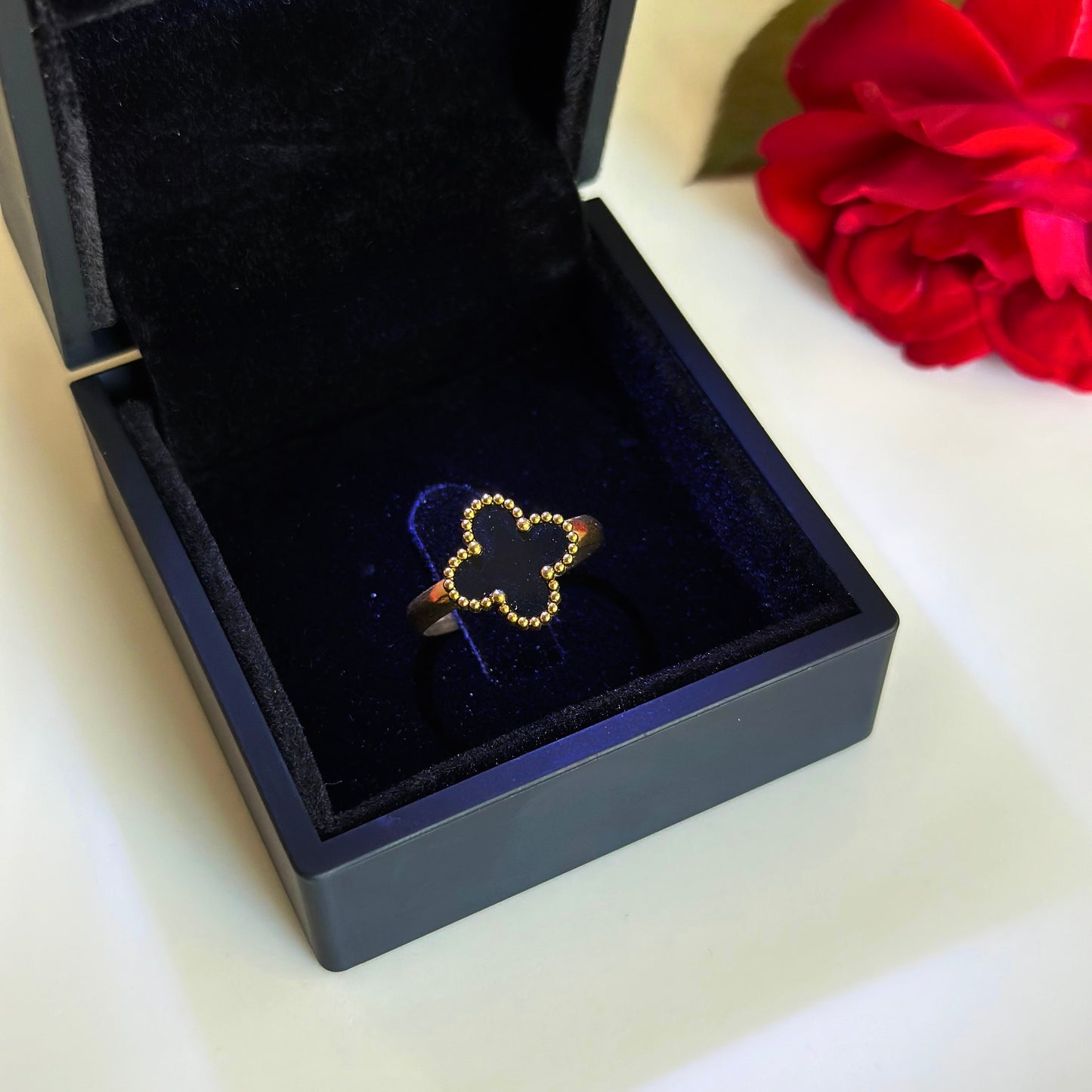 V.Cleef Siyah Yüzük