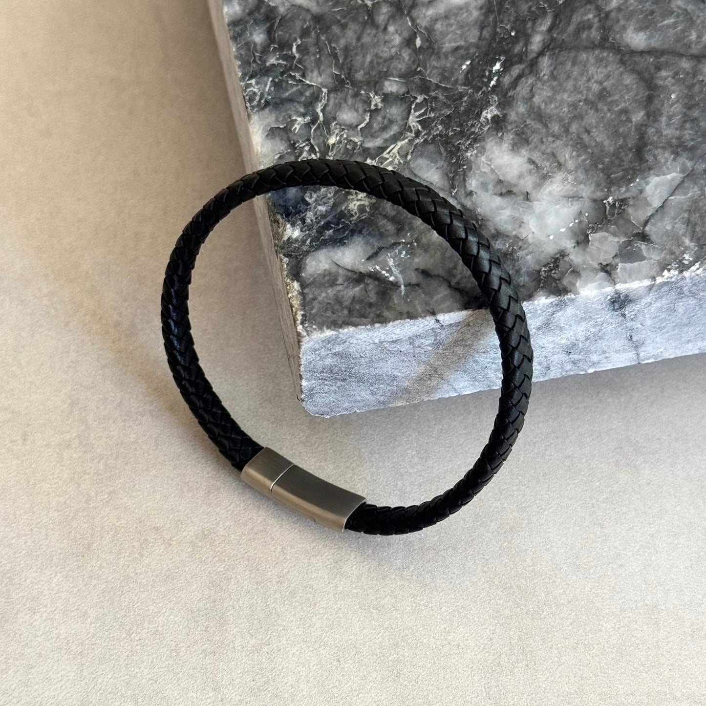 Deri Örgü Bileklik