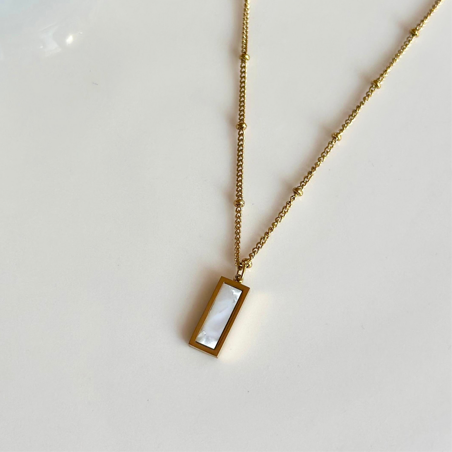 Unisex Sedef Taşlı Gold Kolye