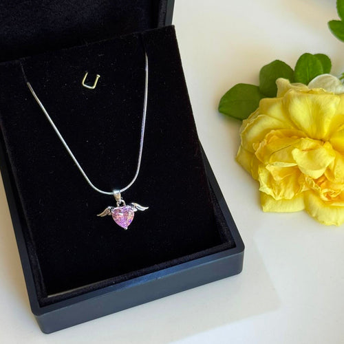 Pembe Taşlı Kalp Kanat Kolye